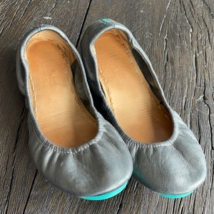 Like new Metallic Pewter Tieks Size 7